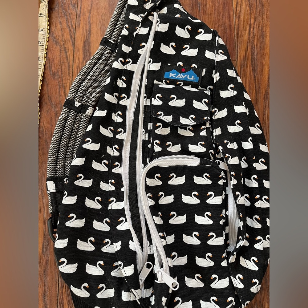 Kavu swan rope sling bag